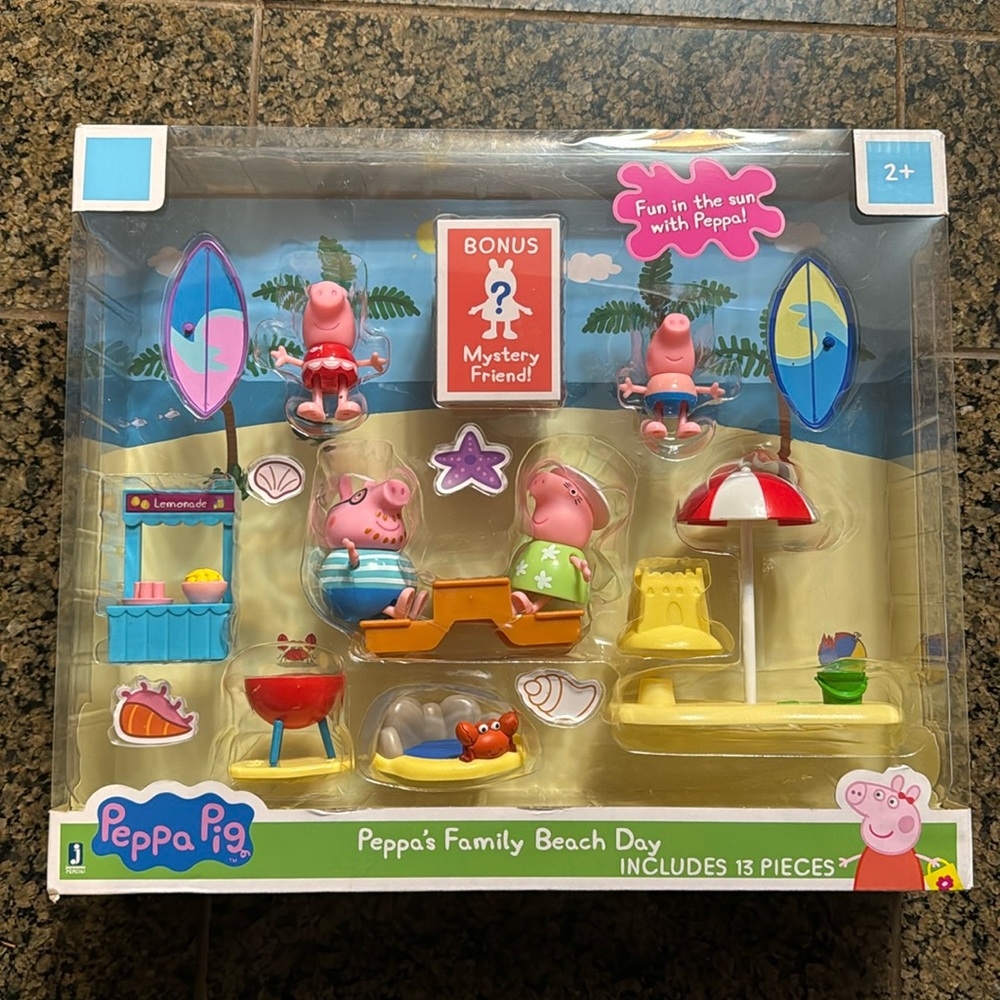 Peppa Pig Peppa’s Family Beach Day Fun in the Sun with Peppa! Includes 13 pieces